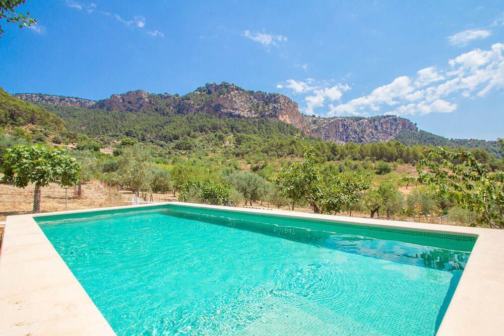 Lovely home in Puigpunyent with private swimming pool, can be inside or outside in Puigpunyent, Mallorca Westen