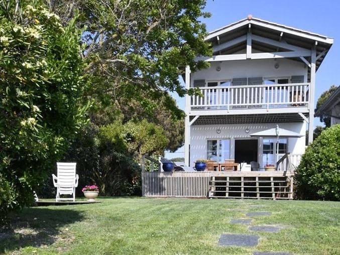 Three-Bedroom House in Pyla-sur-Mer, La Teste-de-Buch