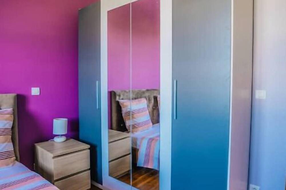 Maison Avec Piscine, Jacuzzi, Sauna et Billard in Le Thor, Vaucluse