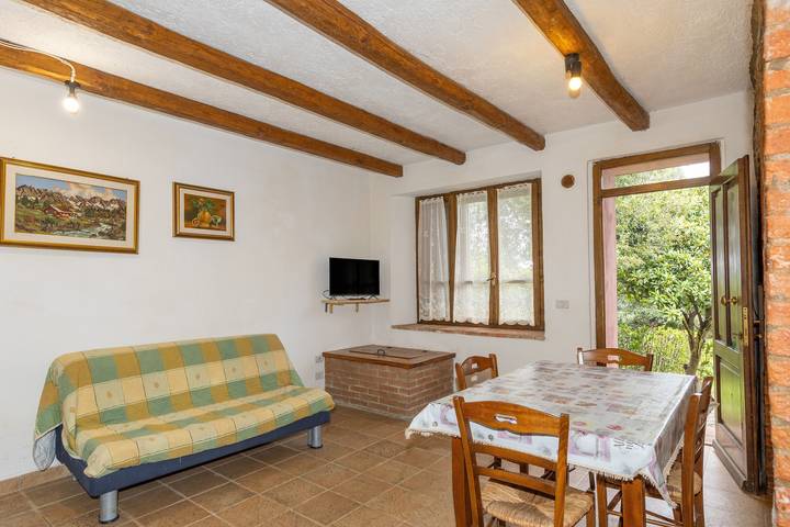 Ganze Wohnung, Ferienwohnung 'Andrea' mit Gemeinschaftspool und gemeinsamem Garten in Massa Marittima, Grosseto Provinz