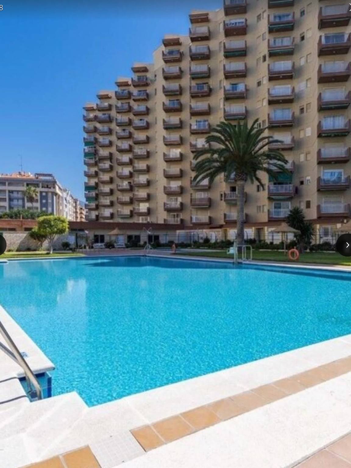 Entire apartment, Las Gondolas Beach Apartment 2 with Sea Views, Shared Pool, Balcony and Wi-Fi in Playa Puerta del Mar, Almuñecar