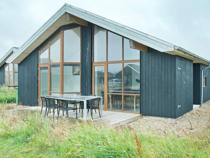 Ferienhaus für 8 Personen, mit Whirlpool und Terrasse sowie Sauna in Thorsminde