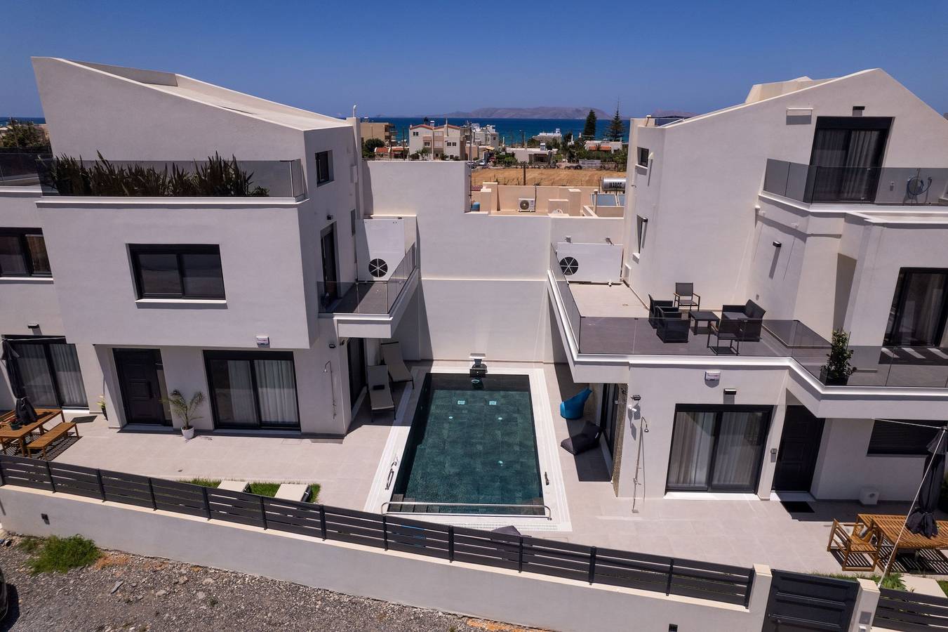 Stylish Villa with Shared Pool in Crete in Kokkini Hani, Iraklio-Heraklion und Umgebung