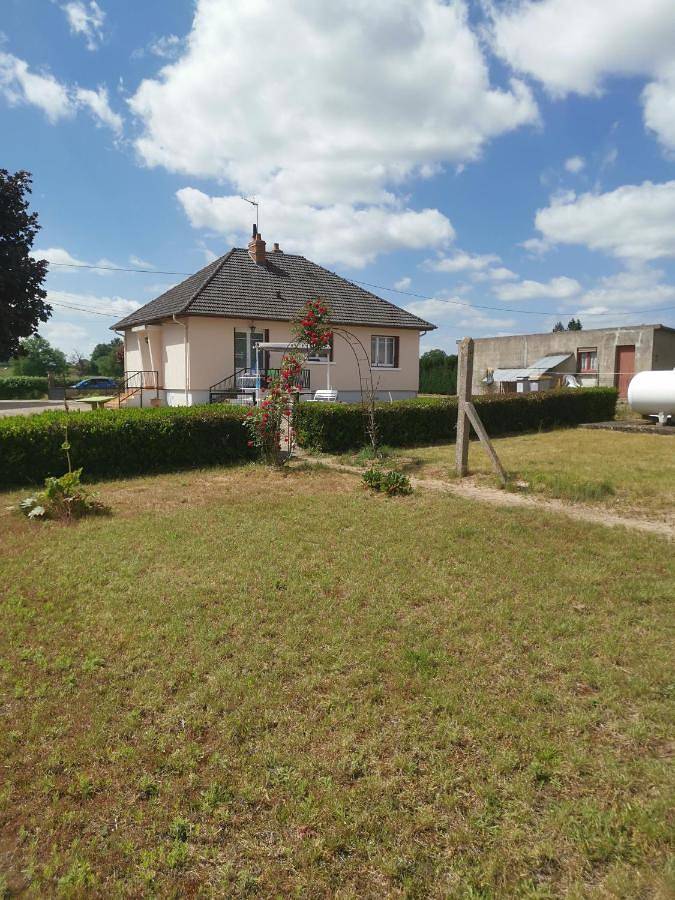 Gîte pour 6 personnes, avec jardin et vue, animaux acceptés à La Perche
