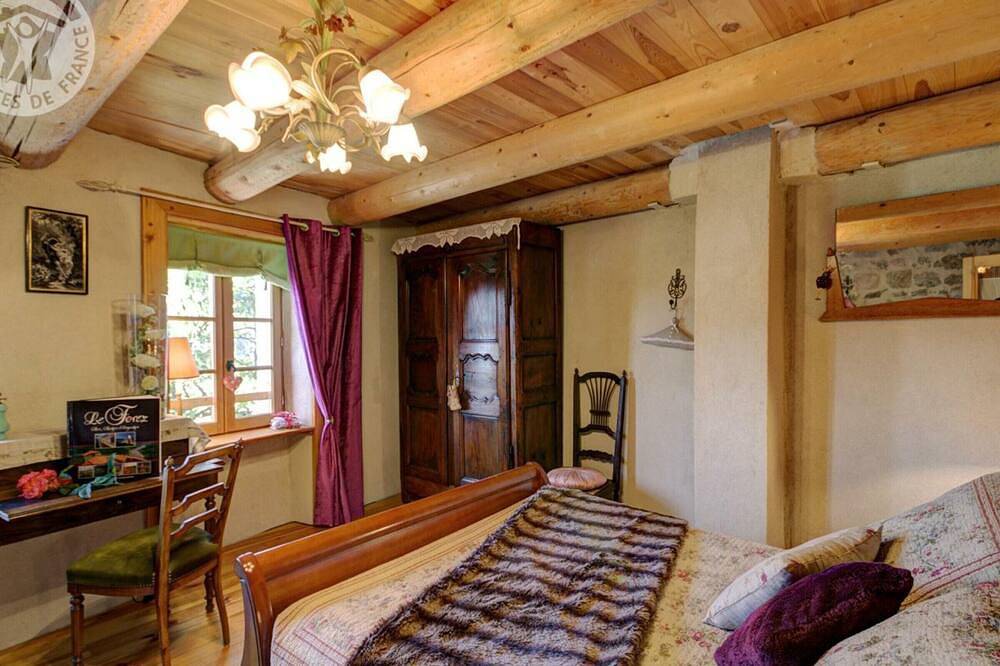 Gîte de Caractère 3 Épis avec Jardin à Estivareilles in Estivareilles, Montbrison