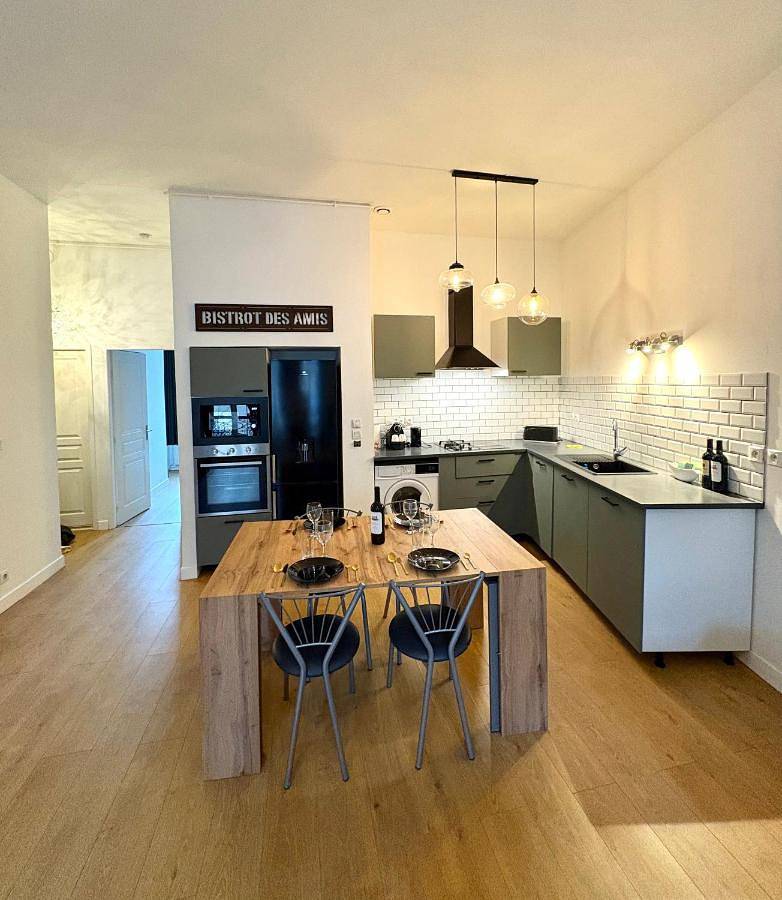 Appartement entier, Two-Bedroom Apartment in Bourgoin-Jallieu, Région de La Tour-du-Pin