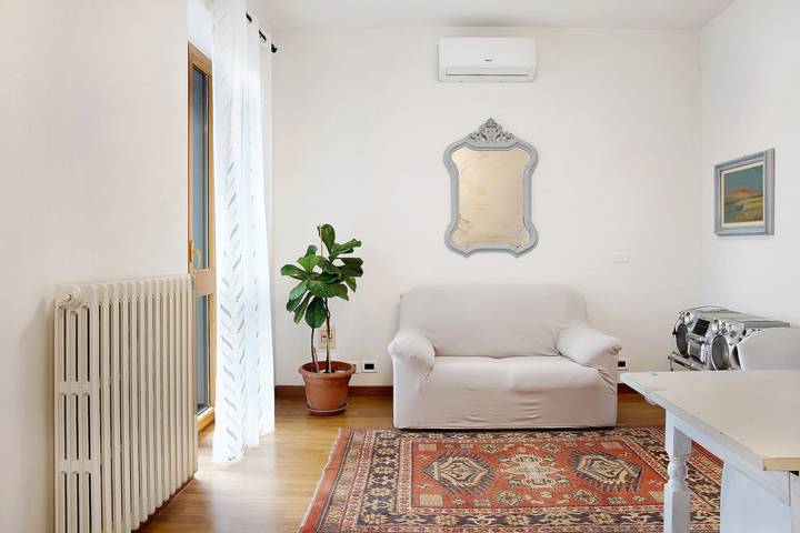 Ferienwohnung für 2 Personen, mit Balkon und Garten in Alba