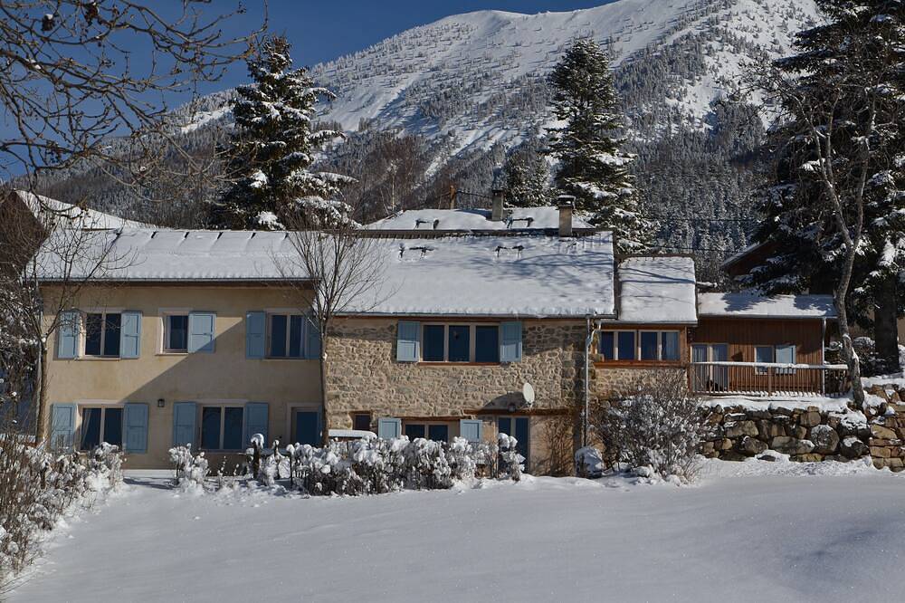 Grande maison de pays en montagne - ski et lac à proximité immédiate. in Seyne-les-Alpes, Alpes-de-Haute-Provence