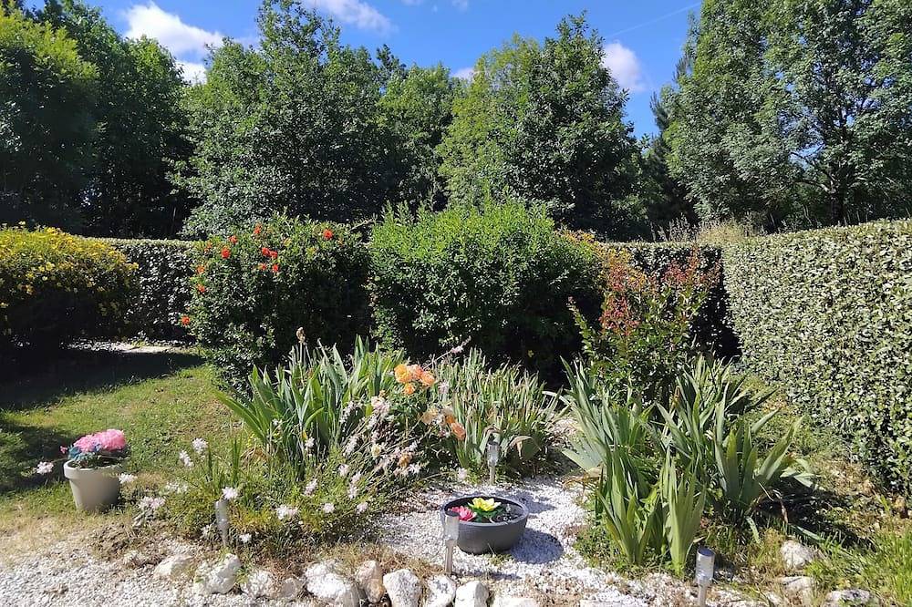 Apartamento entero, For 2 people, with a private pool in a quiet setting in Montayral, Quercy