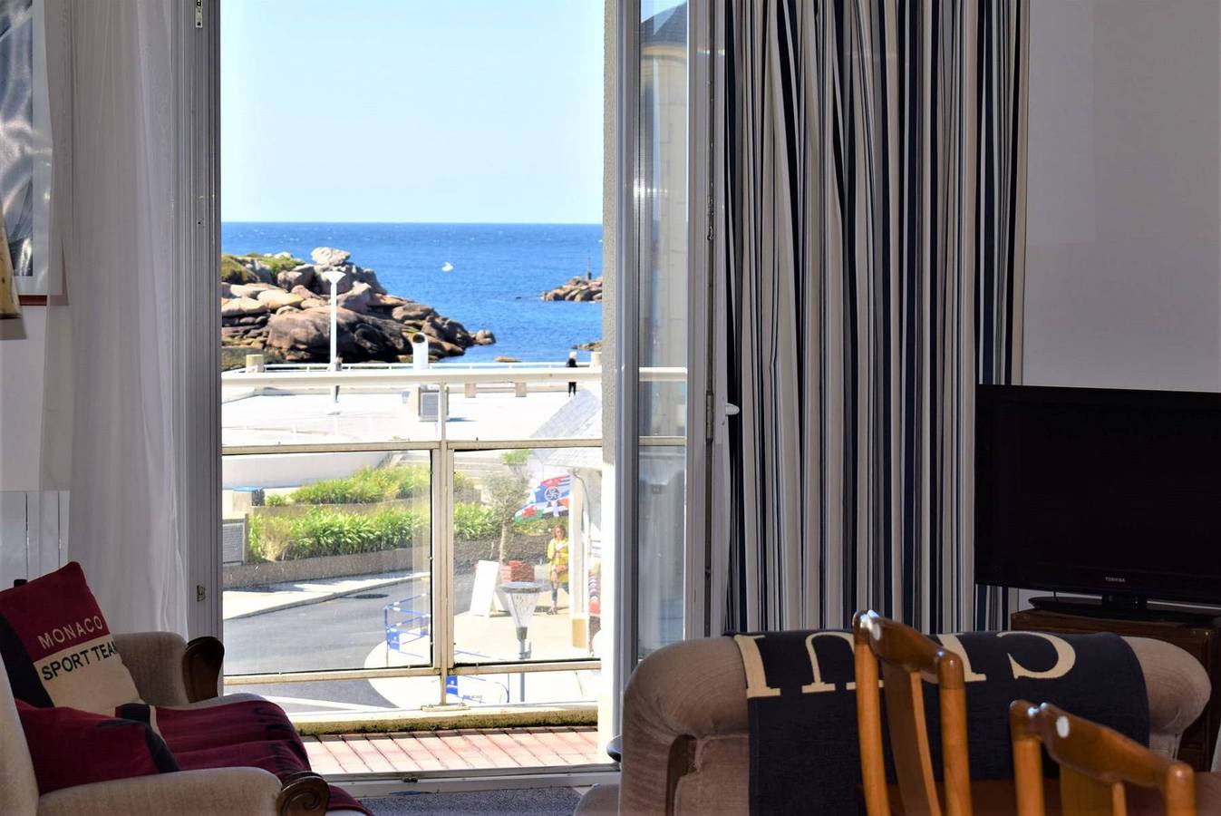 Appartement entier, Bel appartement Vue Mer avec Wifi plage du Coz-Pors à Tregastel in Coz-Pors, Trégastel