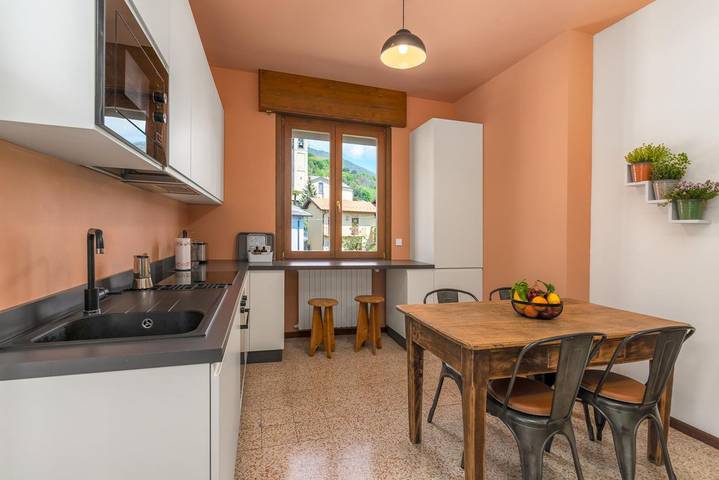 Ganze Wohnung, Ferienwohnung für 4 Personen mit Garten in Rovenna, Cernobbio