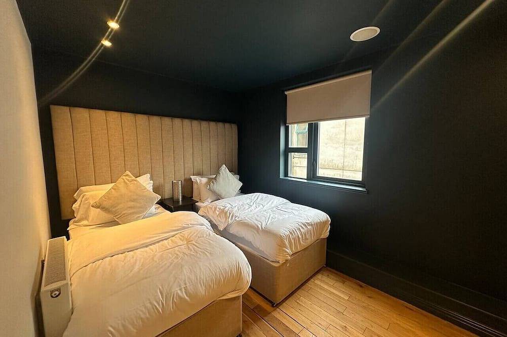 Entire apartment, Spacious 2 Bd Apt w/Fast Wifi+Cabletv+Audio System in Cardiff, Cardiff region