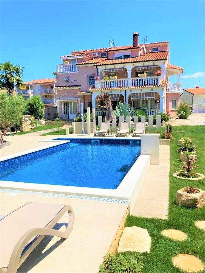 Ferienwohnung für 3 Personen, mit Garten und Ausblick sowie Pool, kinderfreundlich - 1