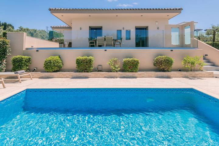 Villa für 6 Personen, mit Terrasse und Garten - 1