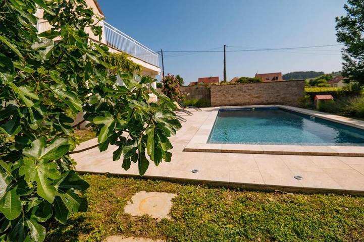 Location de vacances pour 10 personnes, avec terrasse ainsi que piscine et jardin à Saint-Bris-le-Vineux - 3