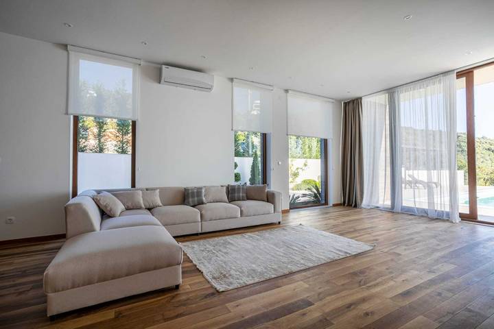 Villa für 8 Personen, mit Balkon/Terrasse und Garten sowie Pool und Sauna in Montenegro - 4