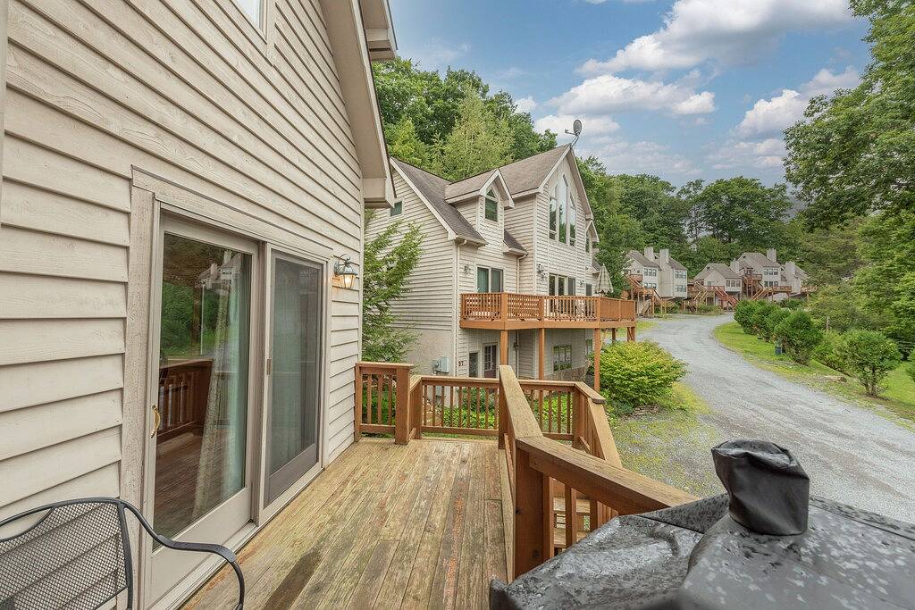 Crowd Pleaser- Lake Access Home im zentralen Deep Creek Lake in Deep Creek Lake