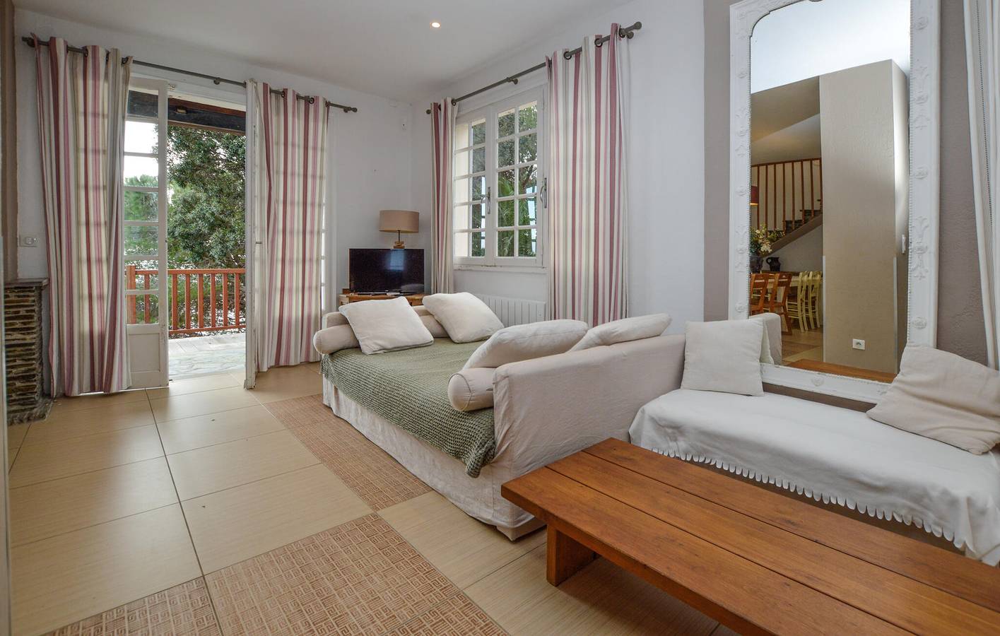 Retraite au bord de la mer avec WiFi, climatisation, parking et terrasse in Brando, Cap Corse