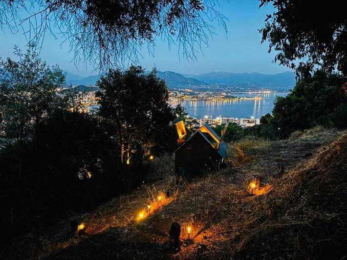Tente pour 2 personnes, avec Terrasse ainsi que Jardin et Vue en Corse-du-Sud - 2