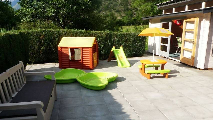 Ferienhaus für 24 Personen, mit Sauna und Garten in Visperterminen