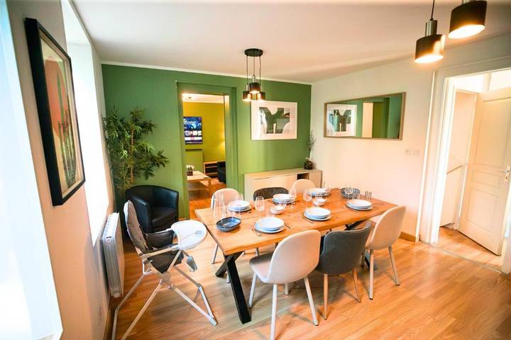 Gîte pour 8 personnes, avec terrasse et jardin, animaux acceptés à Hirson