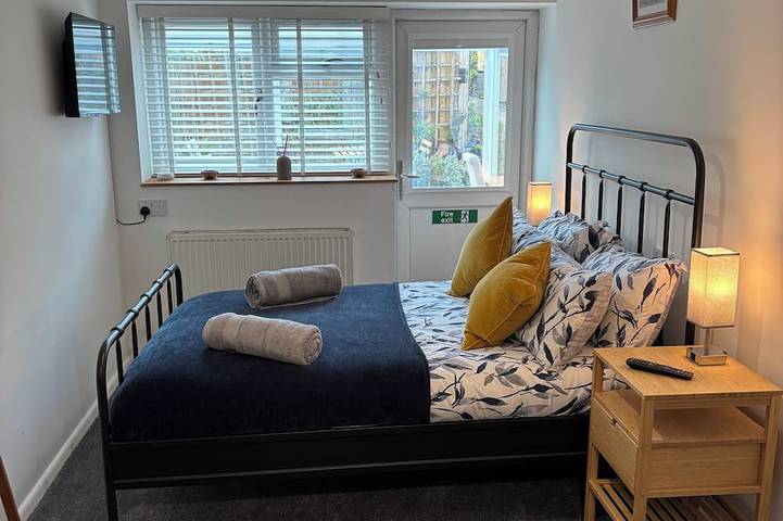 Cozy & Self Contained The Garden Annex 306 in Salisbury, Wiltshire