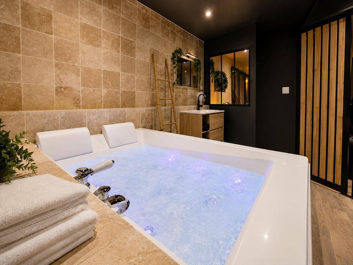 Appartement entier, Luxury Vendôme - Loft - suite de luxe - Jacuzzi - Appartement entier in Vendôme, Vallée de la Loire