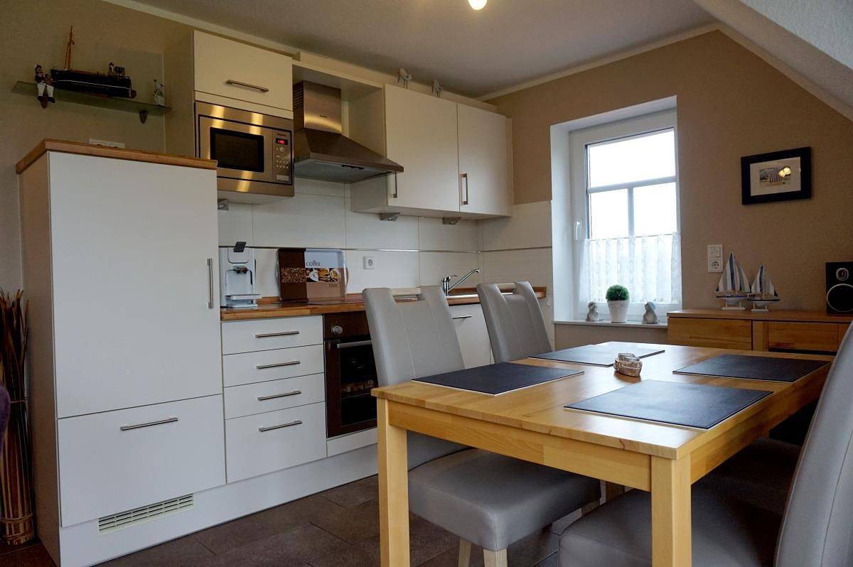 Ganze Wohnung, Komfortable Ferienwohnung mit Balkon, Garten und Wlan in Norddeich in Strand Norddeich, Norddeich