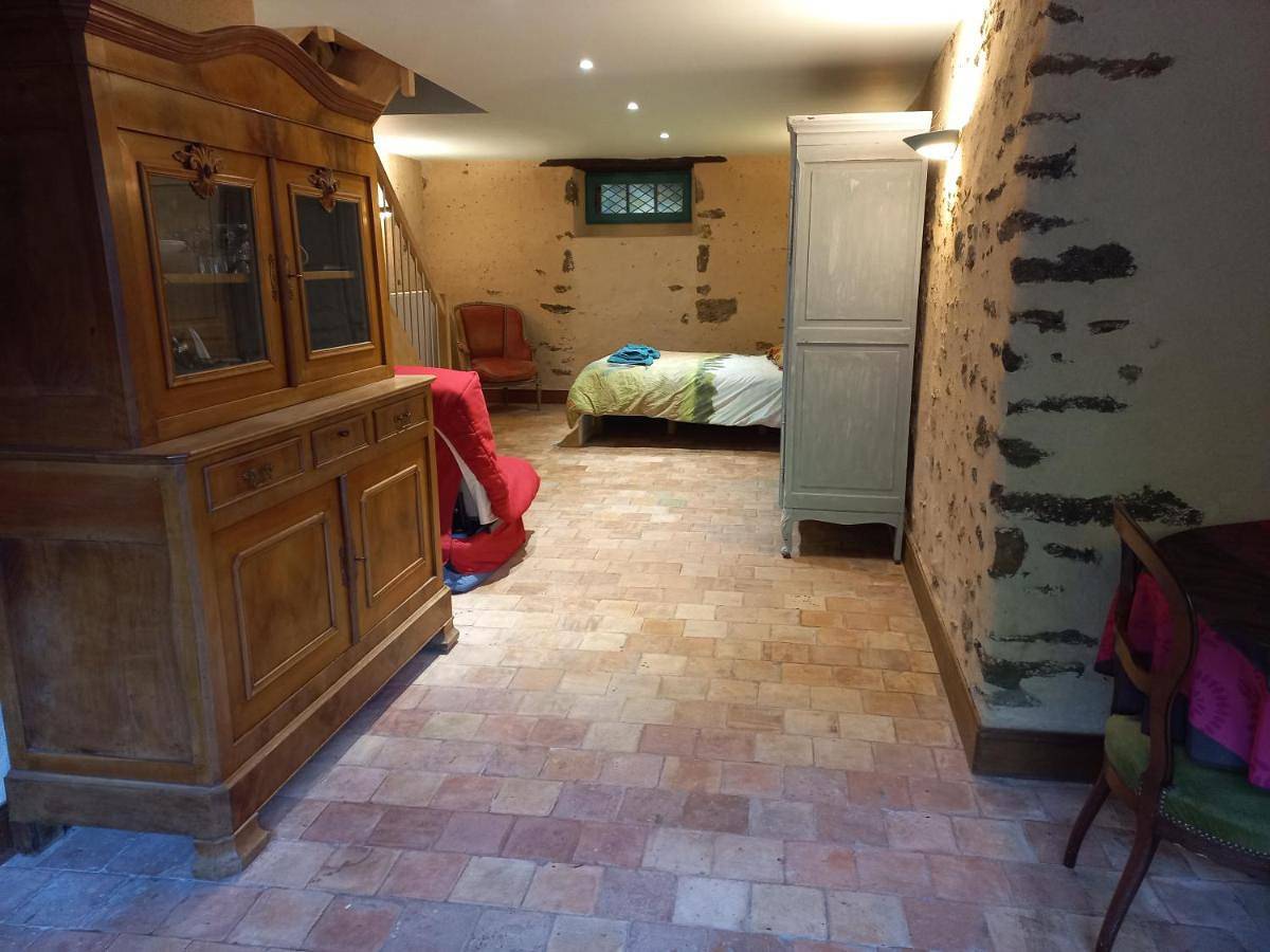 Double Room with Private Bathroom in Ruaudin, Sarthe