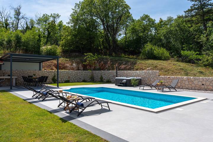 Villa im Makarska-Hinterland mit Whirlpool, Finnischer Sauna, Beheiztem Pool, Tischtennis, Spielhaus und Trampolin in Imotski, Makarska Riviera