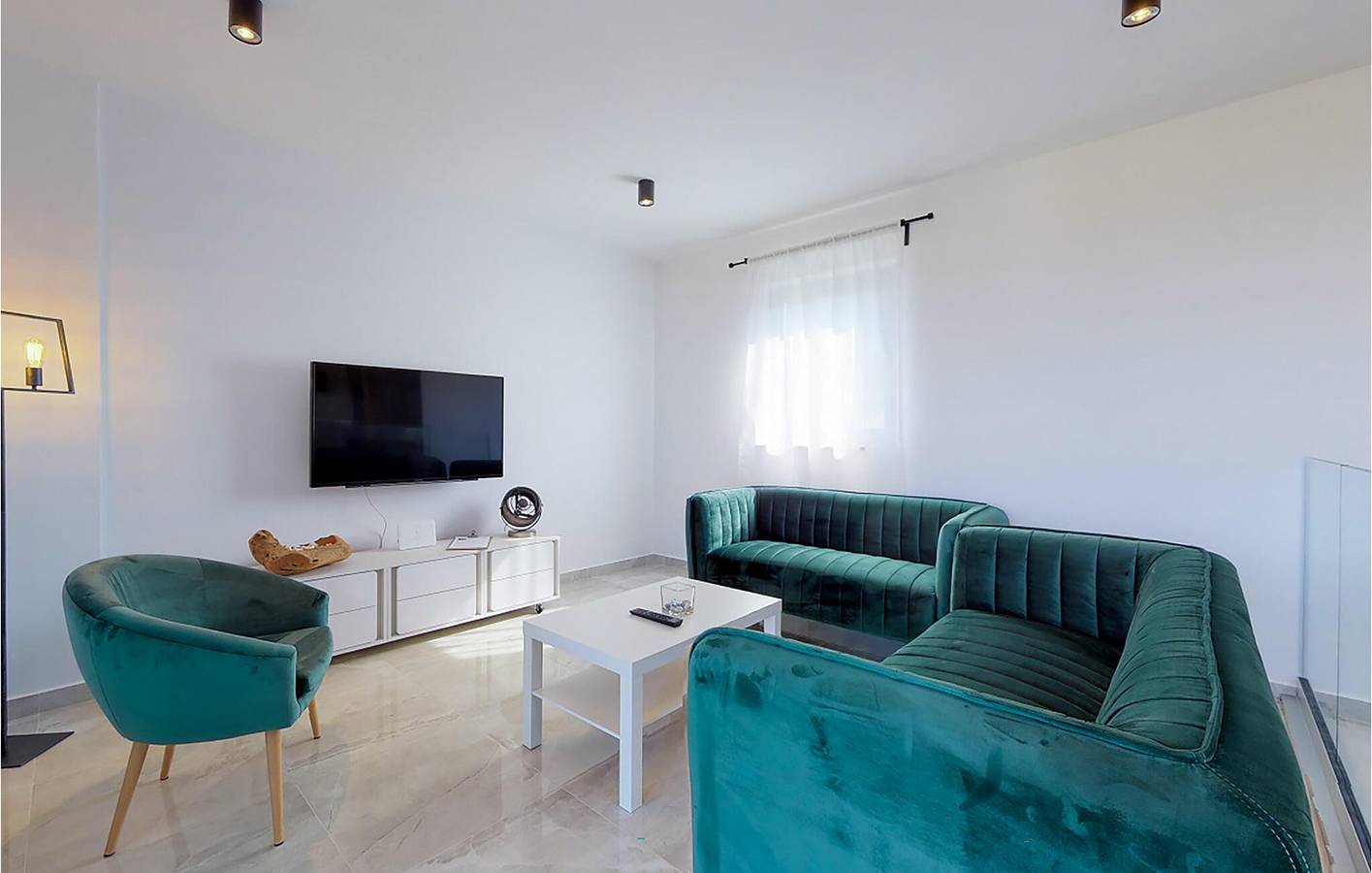Ganze Ferienwohnung, Ferienwohnung für 6 Personen mit Terrasse in Drenje, Ostküste Istrien