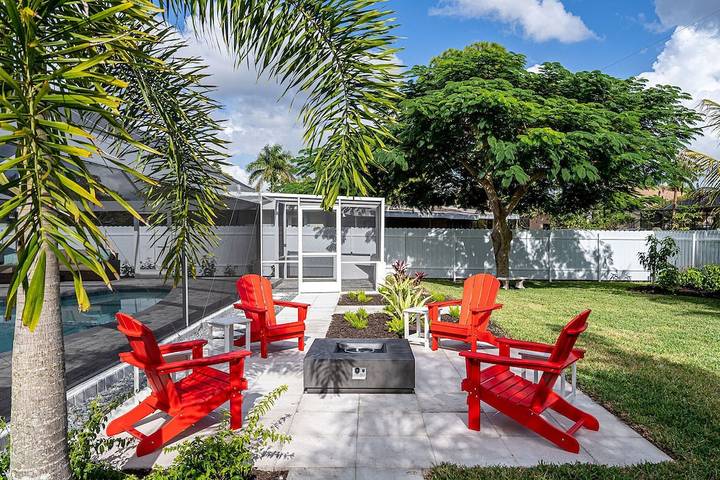 Vacation rental for 8 people, with yard, with pets in North Naples