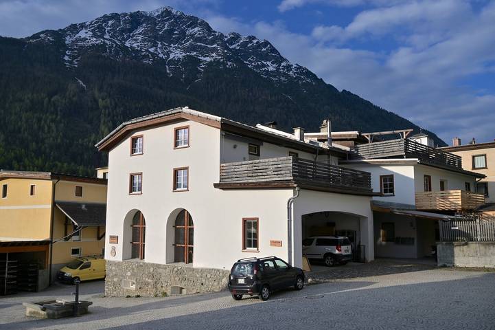 Ganze Ferienwohnung, Chasa Perspectiva - Stanza Plazza Gronda in Lavin, Unterengadin