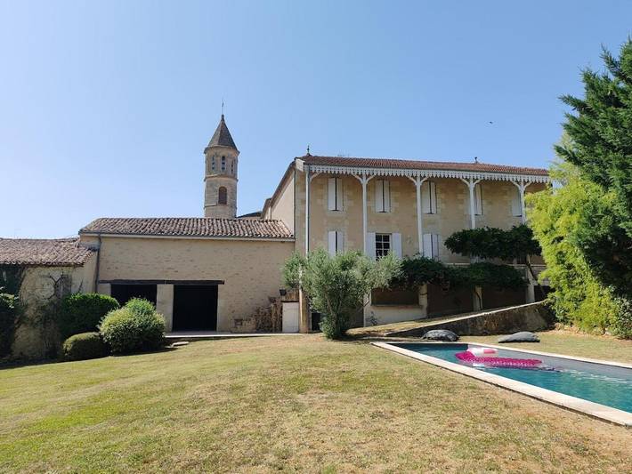 Location de vacances pour 10 personnes, avec Balcon et Terrasse ainsi que Jardin et Piscine à Saint-Vivien-de-Monségur