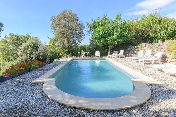 Gîte pour 3 personnes, avec piscine et terrasse dans Largentière - 4