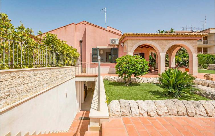 Apartamento con vistas al mar, aparcamiento y piscina in Marina di Modica, Módica