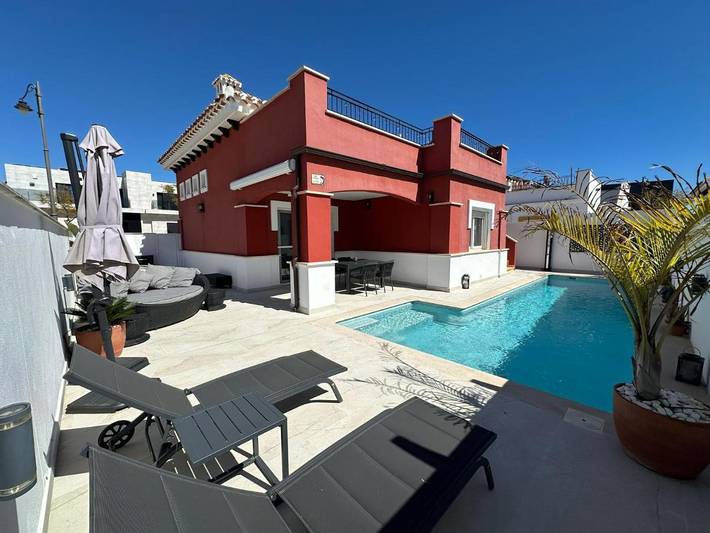 Chalet para 4 personas, con piscina y jardín - 1