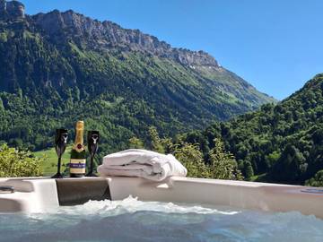 Maison d’hôte pour 2 personnes, avec jacuzzi ainsi que jardin et piscine dans Glières-Val-de-Borne