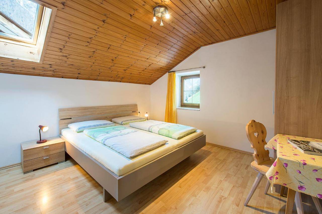 Ganze Wohnung, Unterversanthof - Große Ferienwohnung für bis zu 6 Personen in Naturns, Texelgruppe