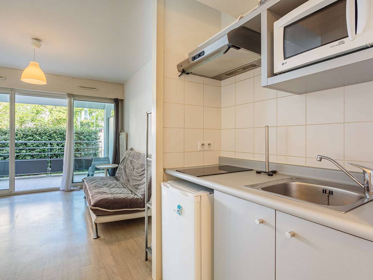 Entire apartment, Cozy Studio with Terrace, Parking, Near Beaches & Amenities in Anglet in Anglet, Bayonne region