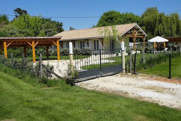 Location de vacances pour 6 personnes, avec jardin, animaux acceptés à Cézac