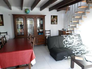 Gîte pour 4 personnes, avec vue et terrasse à Montournais