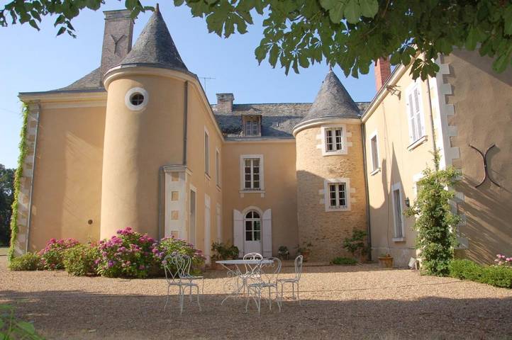 Chambre d’hôte pour 3 personnes, avec Terrasse et Jardin ainsi que Piscine et Vue sur le lac