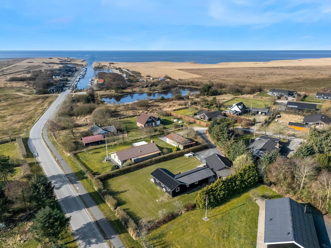Modern holiday home with 3 bedrooms, completely renovated in 2025 and located close to Rinkøbing Fjord. in Stauning, Ringkøbing fjord