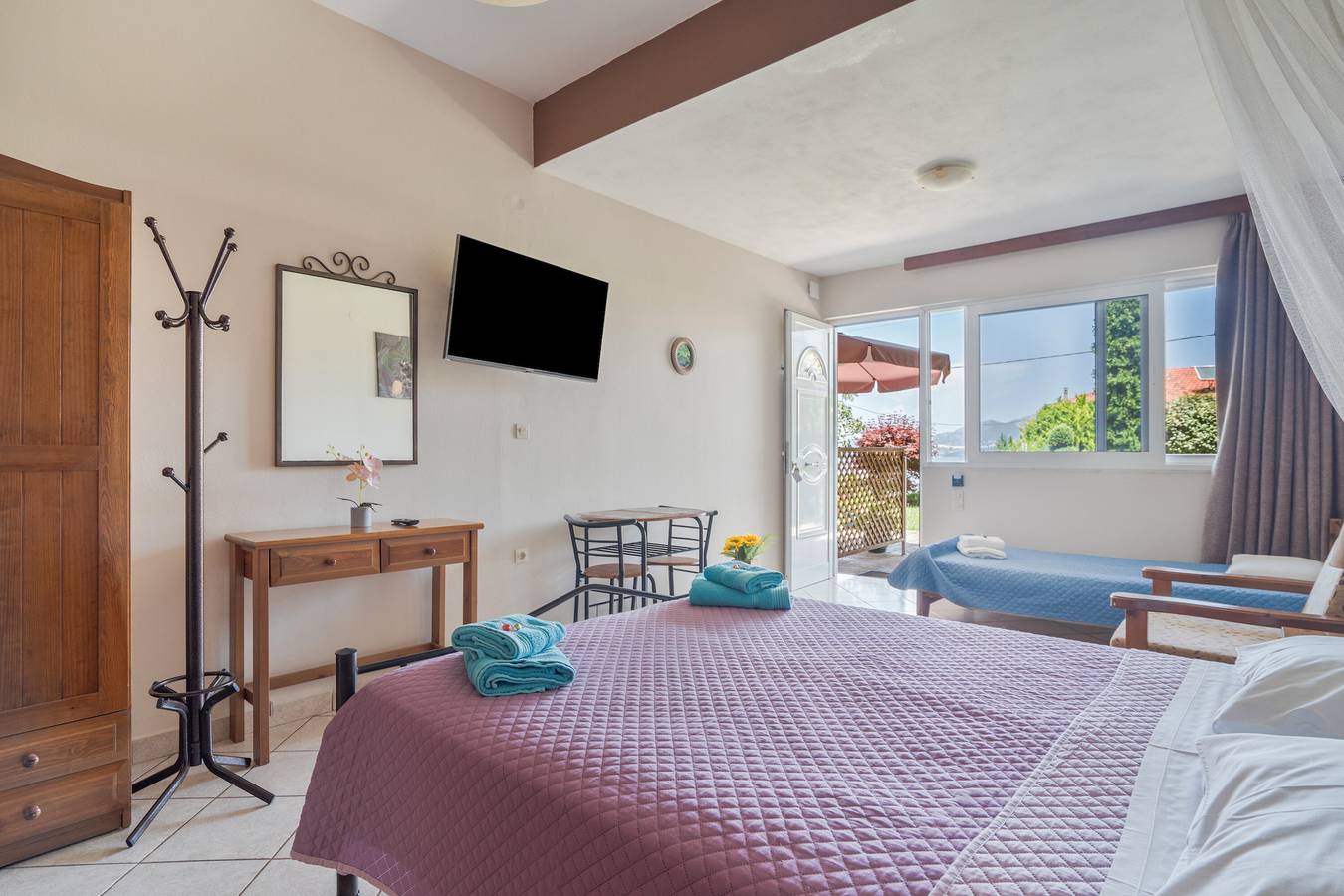 Entire studio, Studio Apartment '4 Adults No 10' with Sea View, Wi-Fi and Air Conditioning in Nikiana, Alexandros