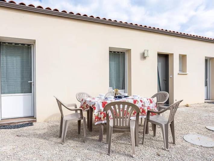 Gîte pour 8 personnes, avec Terrasse et Jardin à Curzon (homonymie)