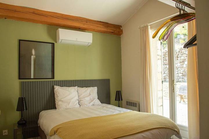 Location de vacances pour 7 personnes, avec piscine ainsi que terrasse et jardin à Les Salelles - 3