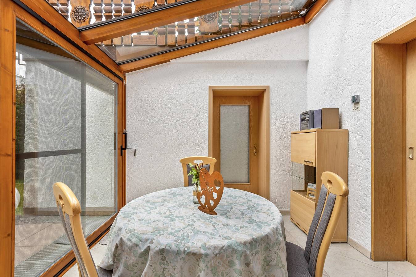 Ganze Wohnung, Ferienwohnung Wintergarten mit 3Weltencard, Wintergarten, Liegewiese & Wlan in der Nähe vom Solemar in Bad Dürrheim, Mittlerer Schwarzwald