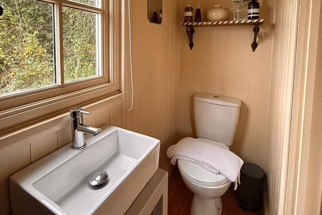 Cabin Retreat near Chepstow, Sleeps 2 with Hot Tub in Monmouthshire