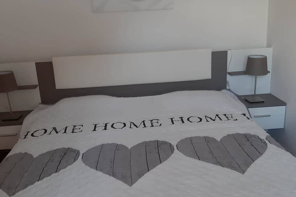 Ferienhaus \"Ella\" im Dorfzentrum, 12 min zum Meer! Ganzes Jahr zu mieten. in Premantura, Südküste Istrien